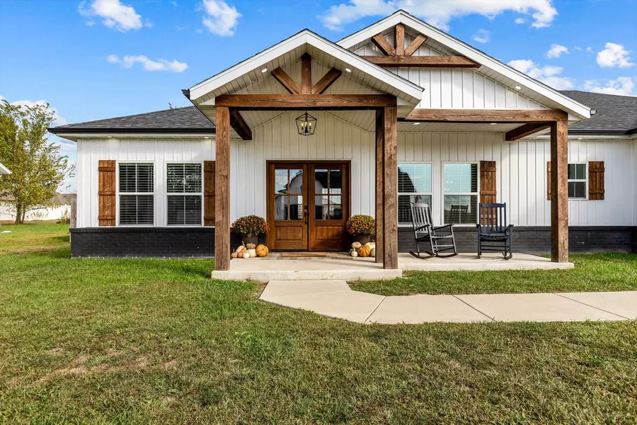 2706 Town Drive, Mountain Grove, MO 65711