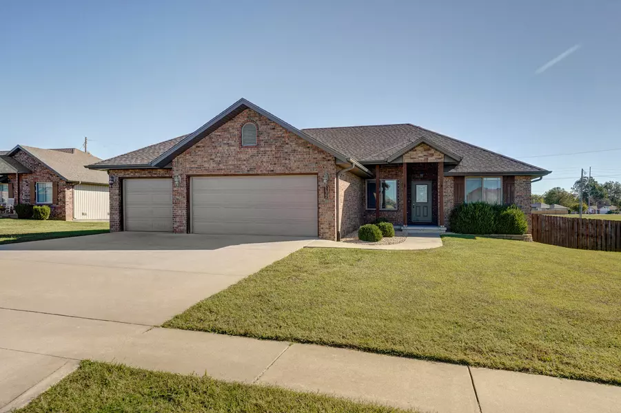 5622 S Tamarack Lane, Battlefield, MO 65619