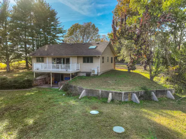 Neosho, MO 64850,8449 Goldfinch Road