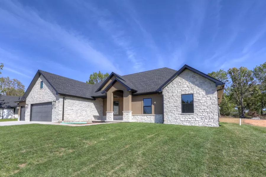 921 N Fountain Street, Carterville, MO 64835