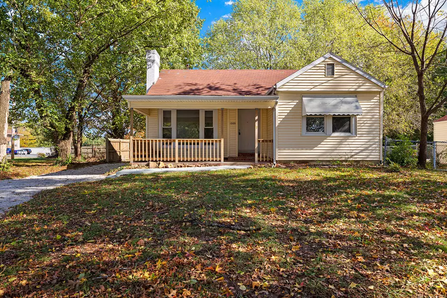 1909 E Cherry St Court, Springfield, MO 65802