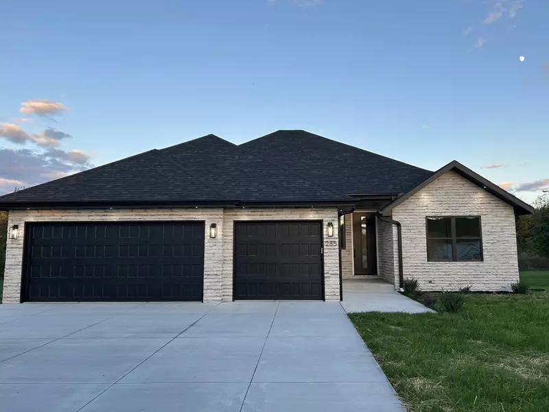 285 E Garnet Drive, Republic, MO 65738