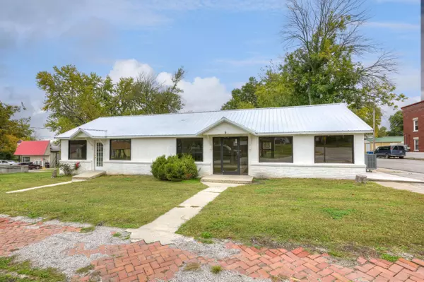 101 W Market Street, Diamond, MO 64840