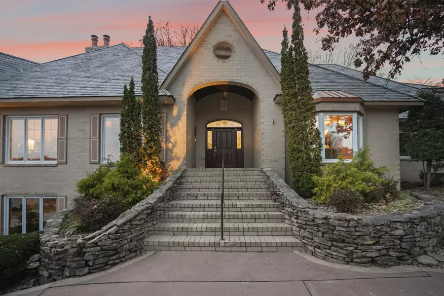 5575 S Castlebay Drive, Springfield, MO 65809