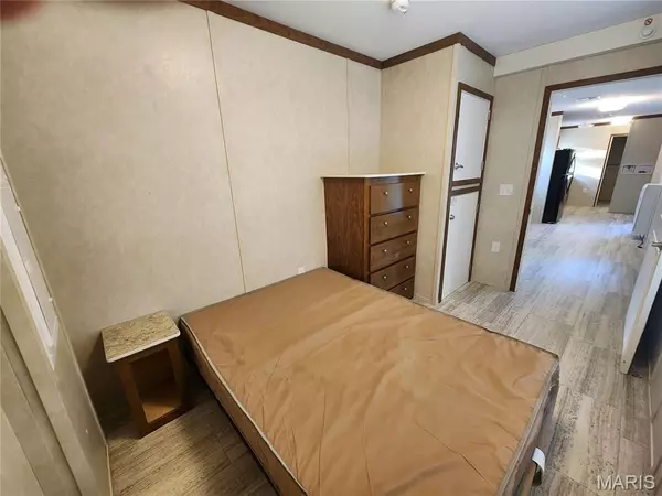 Conway, MO 65632,411 W Nelon