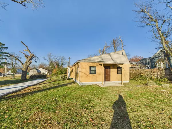 Cabool, MO 65689,523 Pine Street