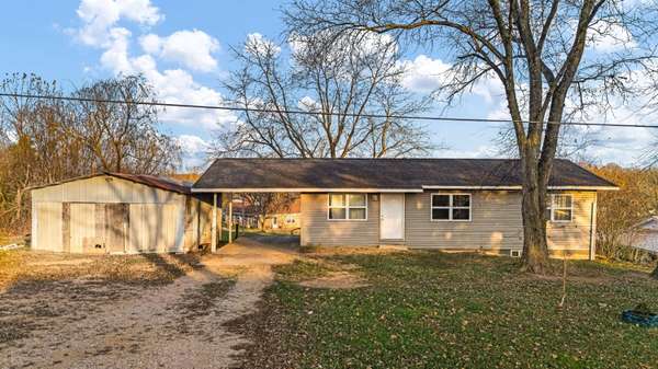 7196 Hill Street, Birch Tree, MO 65438