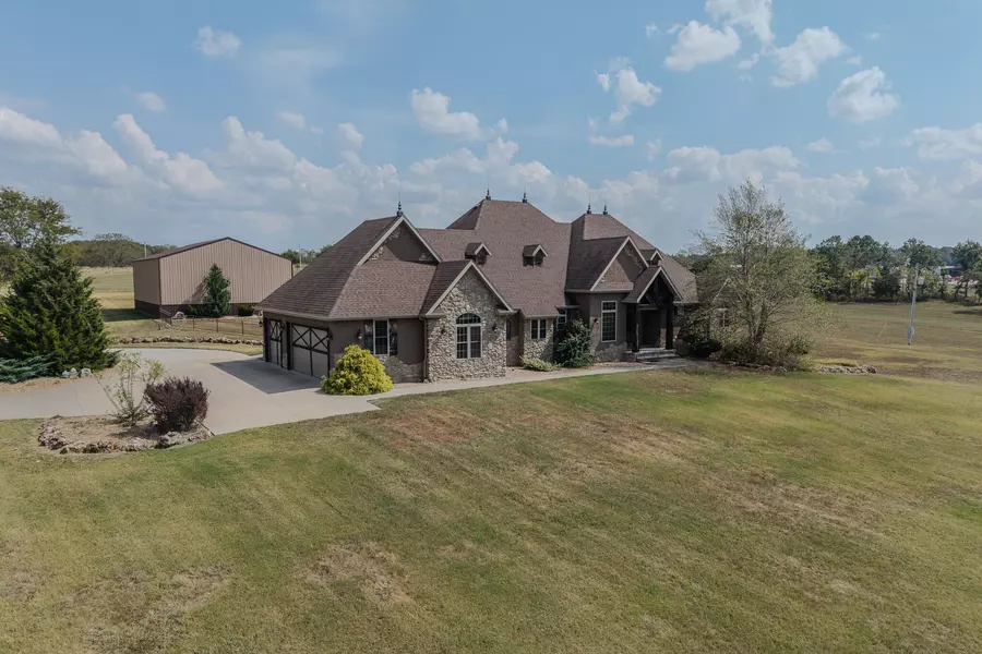 4548 N Farm Rd 249, Strafford, MO 65757