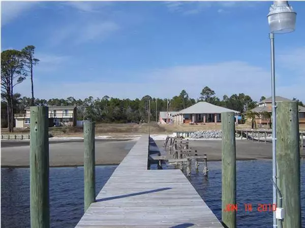 Navarre, FL 32566,7521 N Shore Drive