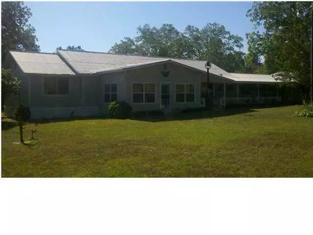 4712 Grimes Road, Laurel Hill, FL 32567