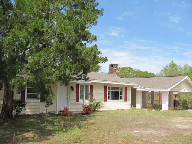 81 LAKEVIEW Drive, Defuniak Springs, FL 32433