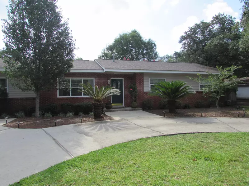 22 AZALEA Drive, Mary Esther, FL 32569