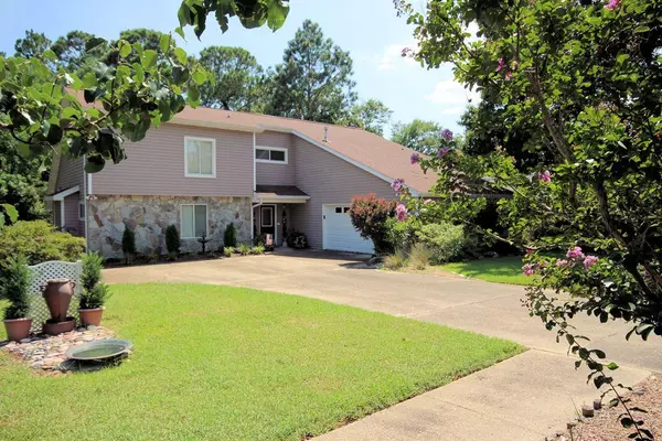 41 Ridgelake Drive, Mary Esther, FL 32569