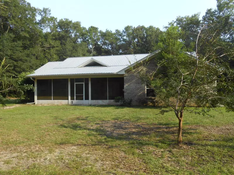 3746 County RD 3280, Freeport, FL 32439