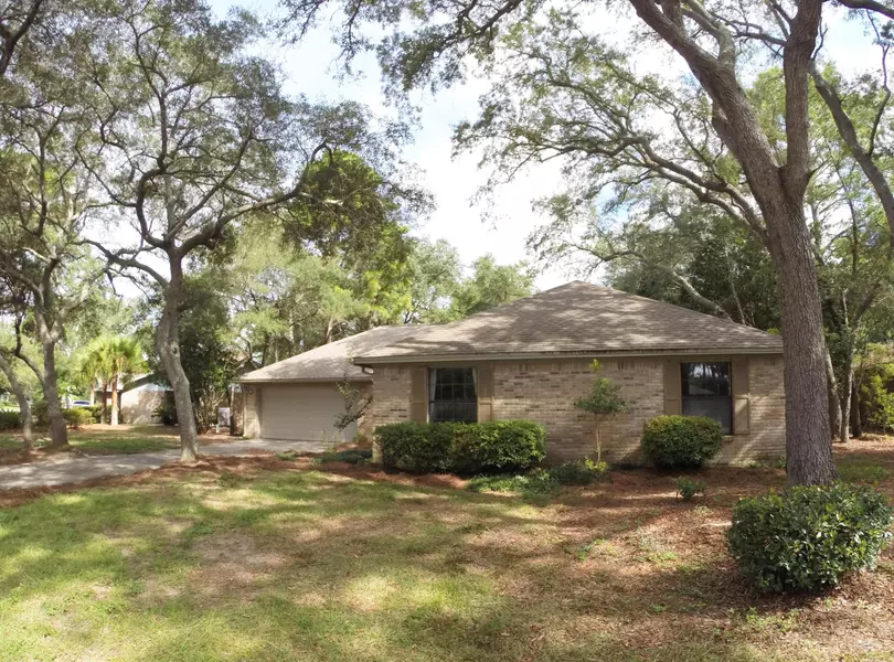 207 Oakwood Circle, Niceville, FL 32578