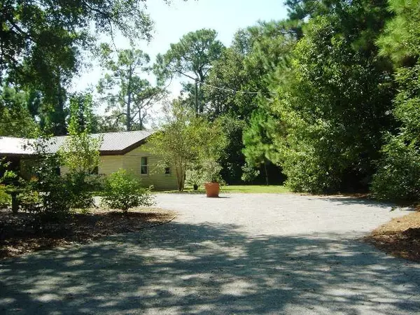 Defuniak Springs, FL 32433,104 LAKE Court