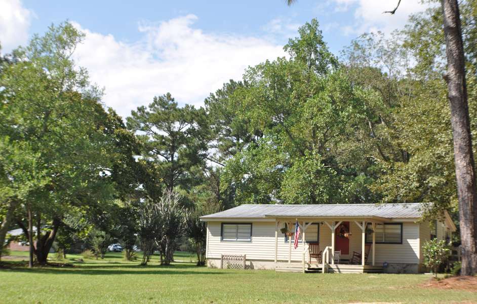 3911 County Highway 280A, Defuniak Springs, FL 32435