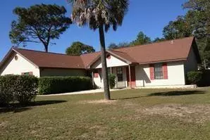 201 W WALKER Circle, Crestview, FL 32539