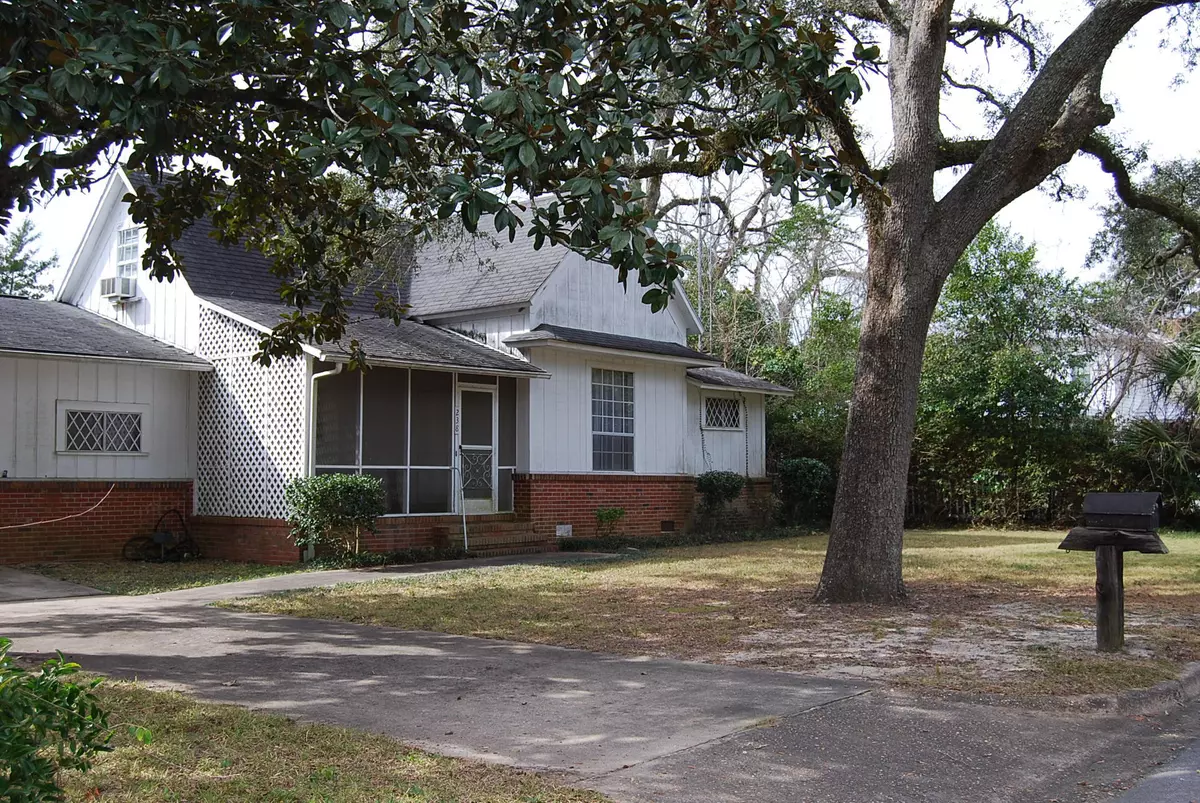 Defuniak Springs, FL 32435,238 Clay Street