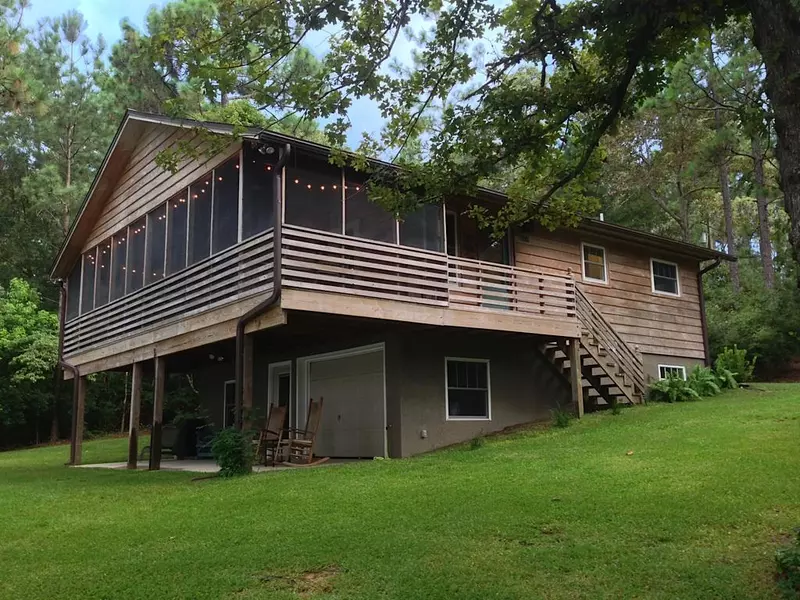 914 SPRING LAKE Road, Defuniak Springs, FL 32433