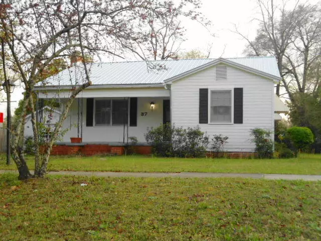 37 W Live Oak Avenue, Defuniak Springs, FL 32435