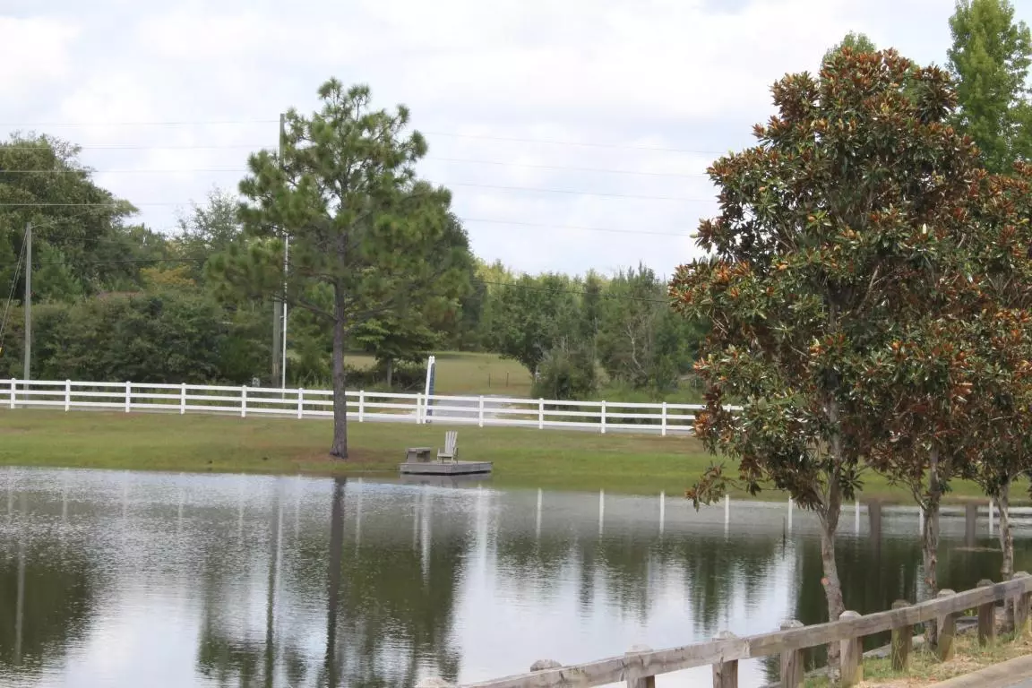 Crestview, FL 32539,Lakefront Lake Ridge Estates