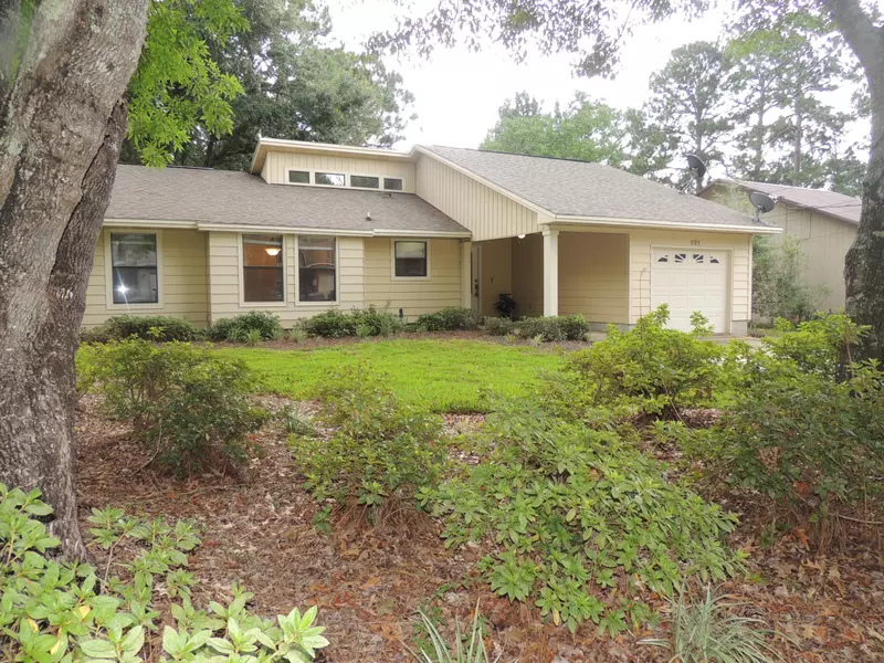 921 Nutmeg Avenue, Niceville, FL 32578