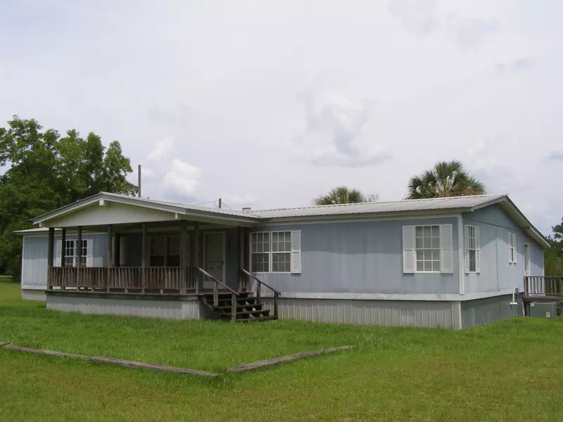 164 Loop Road, Laurel Hill, FL 32567