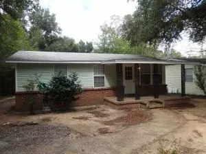 694 Lee Avenue, Crestview, FL 32539