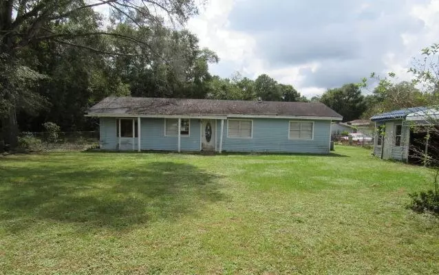 83 Turner Street, Paxton, FL 32538
