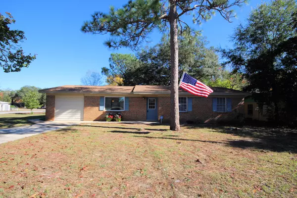 64 Friendly Lane, Shalimar, FL 32579