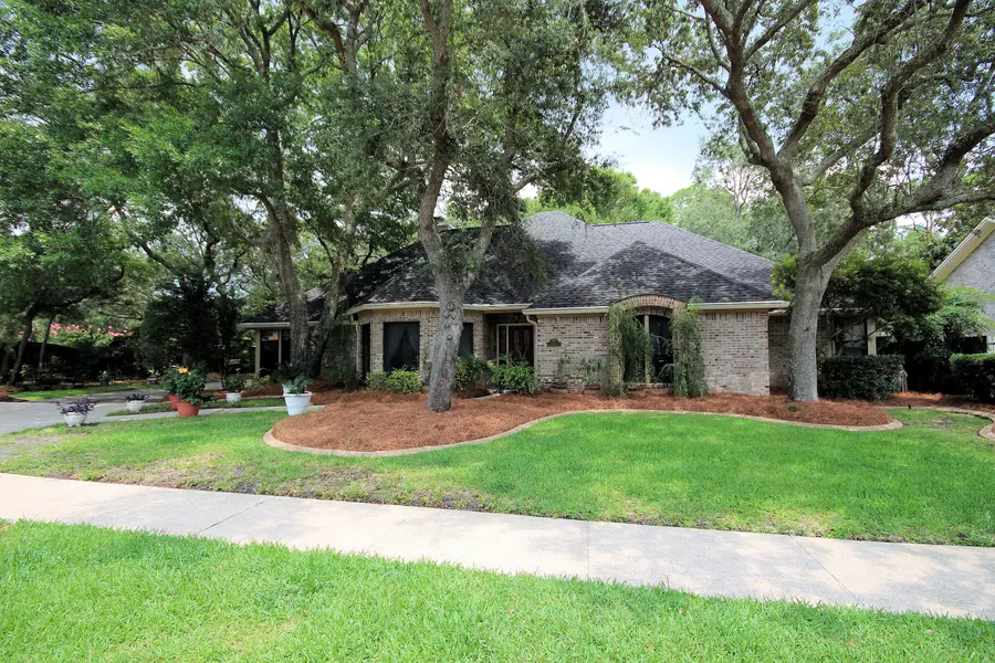 2 SLEEPY HOLLOW Road, Mary Esther, FL 32569