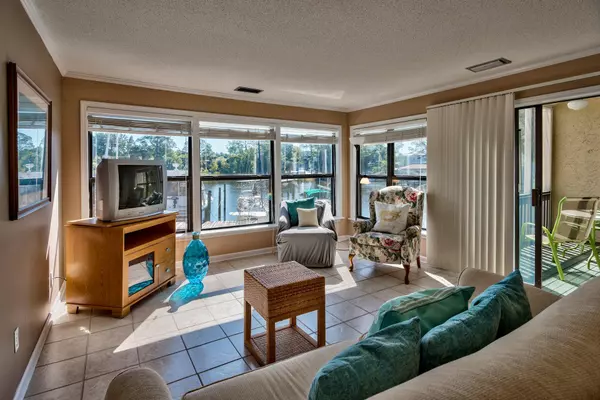 300 YACHT CLUB Drive  #UNIT 02, Niceville, FL 32578