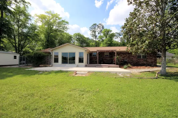 4655 MEADOW LAKE Drive, Crestview, FL 32539