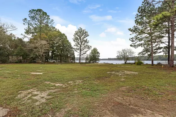 Defuniak Springs, FL 32433,808 PARADISE ISLAND Drive