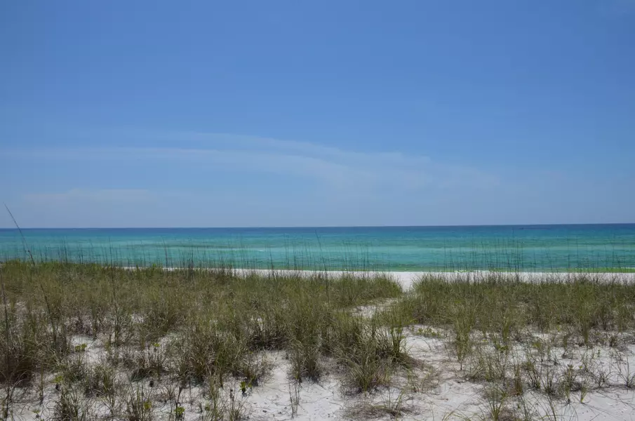 7929/7931 Gulf Blvd, Navarre, FL 32566