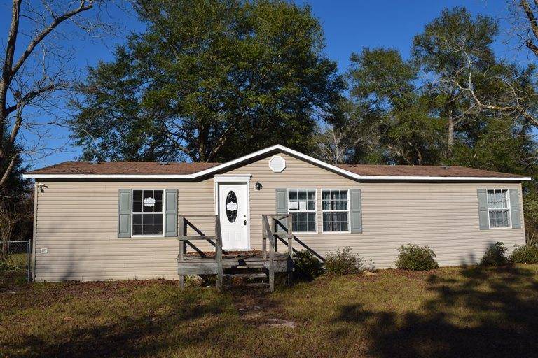 60 Cannon Drive, Paxton, FL 32538