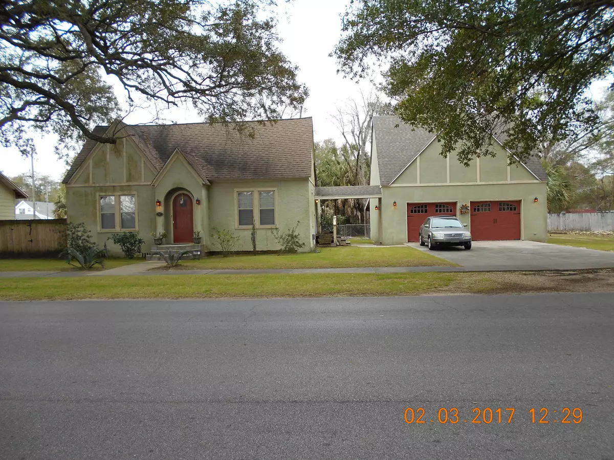 Crestview, FL 32536,212 E HICKORY Avenue