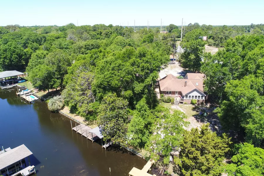 2300 Canal Drive, Niceville, FL 32578