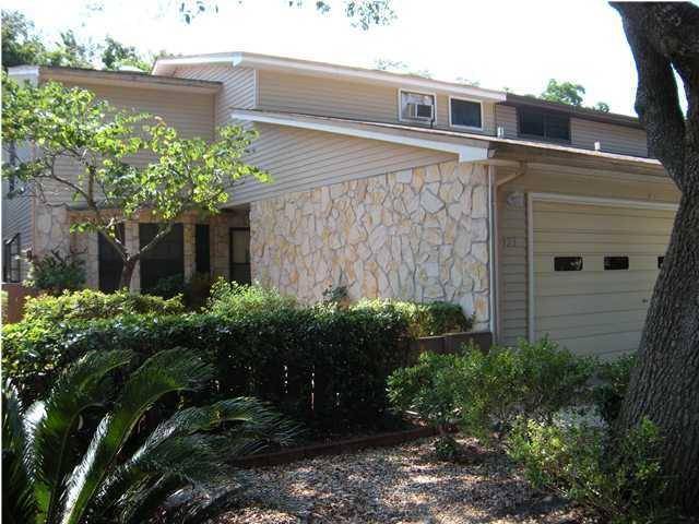 923 Holbrook Circle, Fort Walton Beach, FL 32547