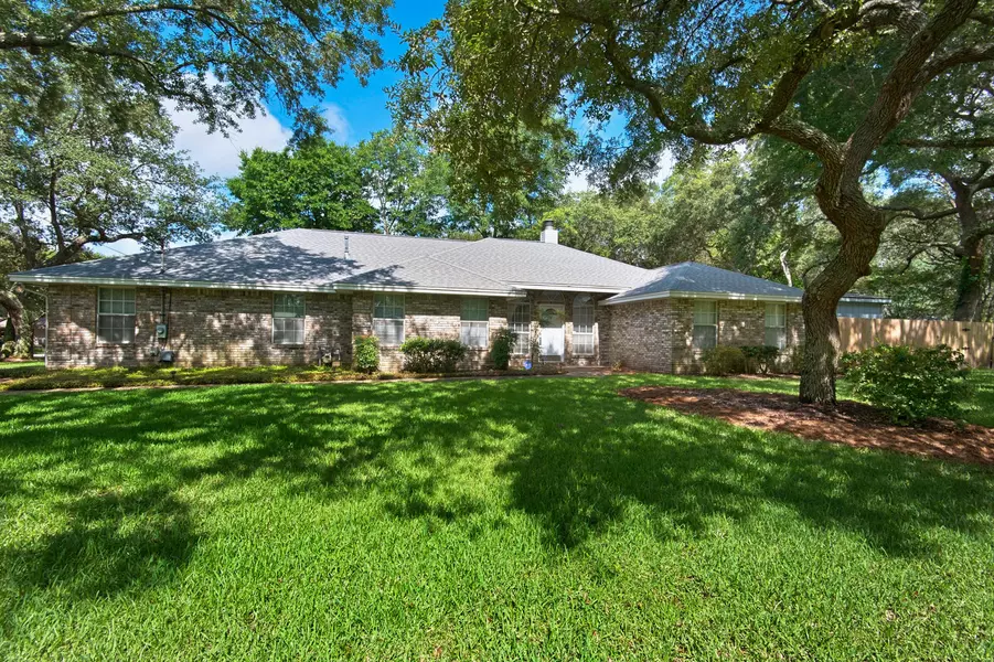 42 Poquito Road, Shalimar, FL 32579