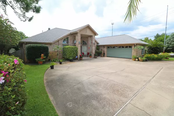 Mary Esther, FL 32569,10 Neptune Drive