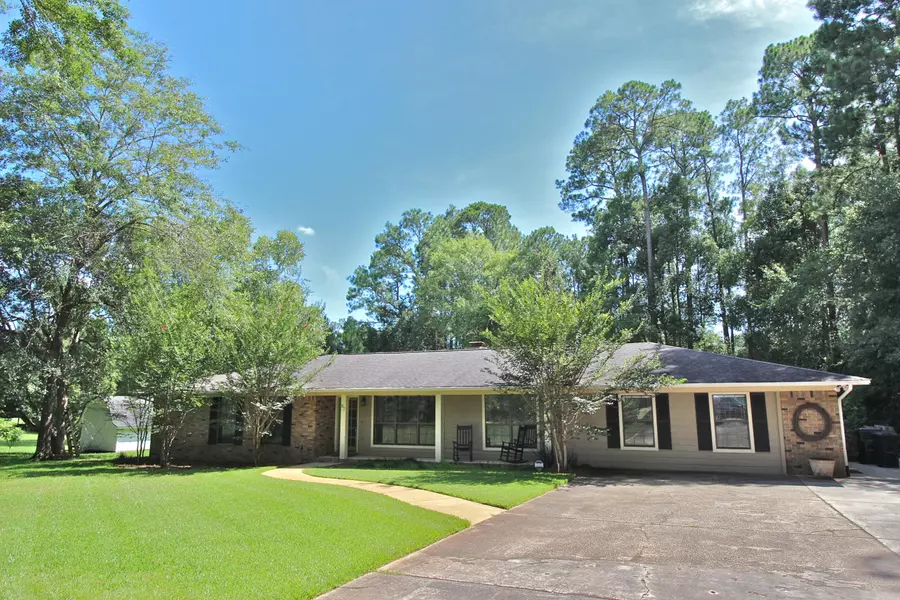 87 Pine Shores Road, Defuniak Springs, FL 32435