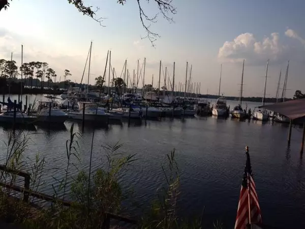 103 Marina Cove Dr, Niceville, FL 32578