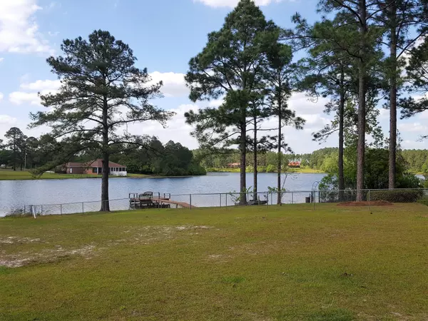 Defuniak Springs, FL 32433,1027 10 Lake Drive