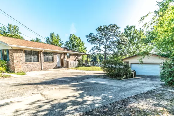 Crestview, FL 32539,111 Oakcrest Drive