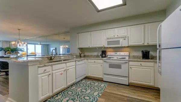 Destin, FL 32541,970 Hwy 98  #402