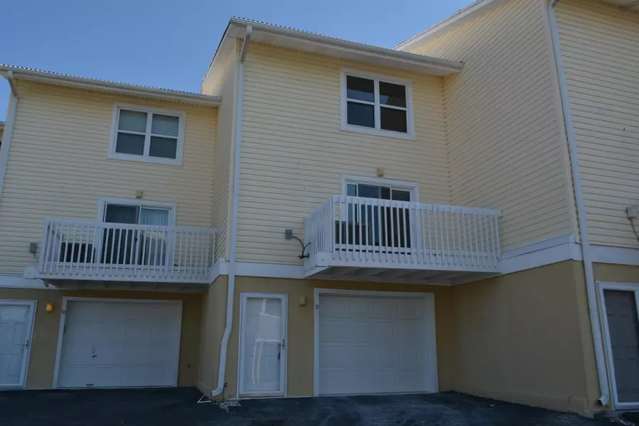 1440 Paradise Point Drive  #UNIT 9, Navarre, FL 32566