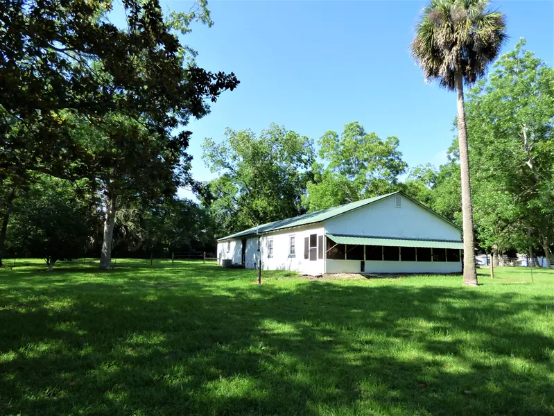 3917 2nd Avenue, Laurel Hill, FL 32567
