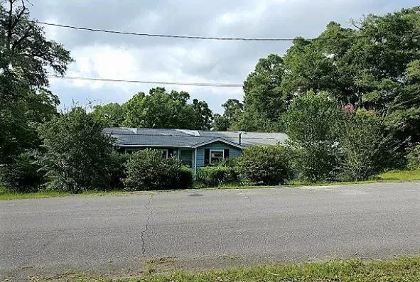 411 E Sloss Avenue, Defuniak Springs, FL 32433